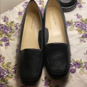 Wemens slip-on very nice. Never worn